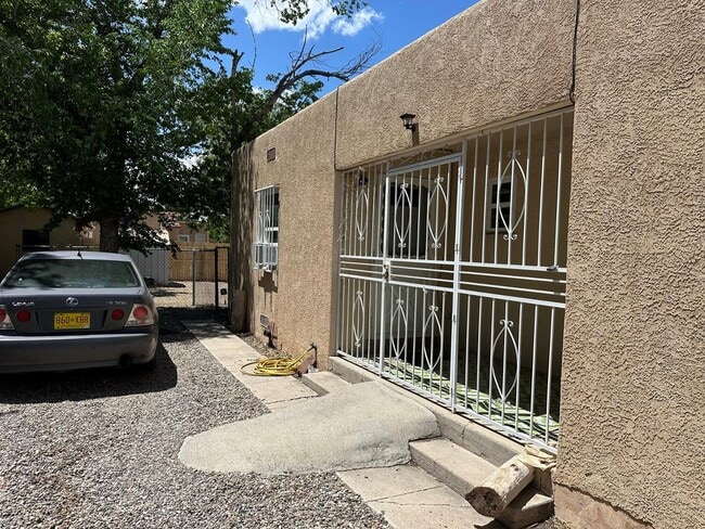 Primary Photo - 902 11th St NW