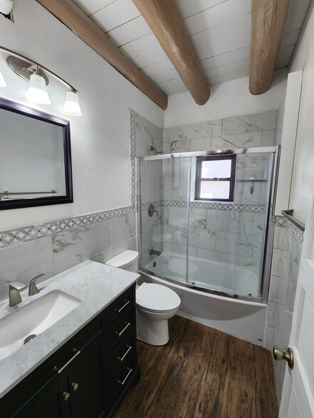 Bathroom - 460 S Bosque Loop
