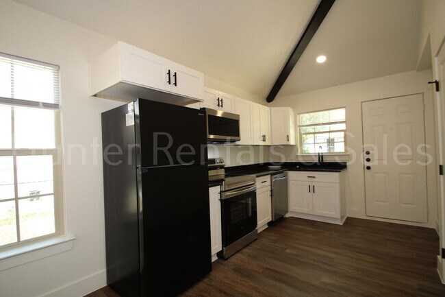 Building Photo - 1809 Elkins Ave