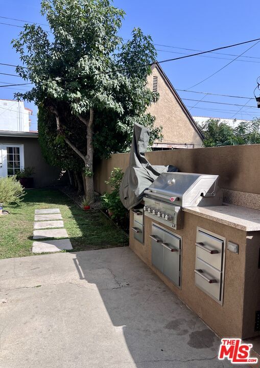 Building Photo - 378 S La Jolla Ave
