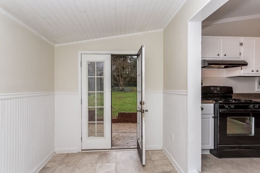 Building Photo - 2432 Woodacres Rd NE