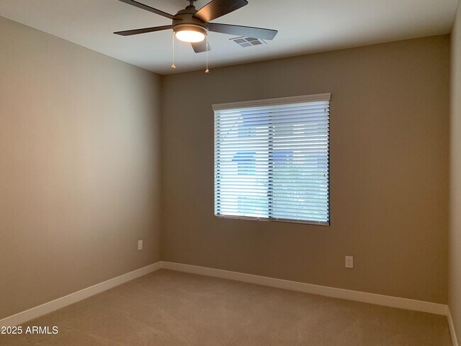 Building Photo - 2511 W Queen Creek Rd