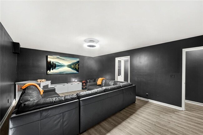 Building Photo - 176 Oak Leaf Dr