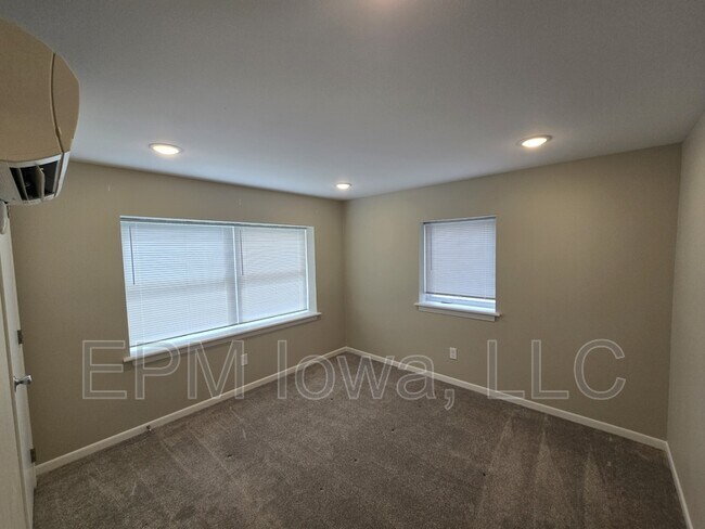 Building Photo - 308 1/2 12th Avenue