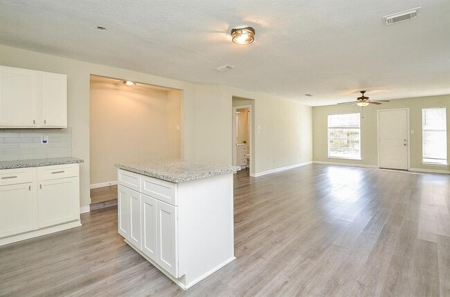 Building Photo - 5343 Linda Ln