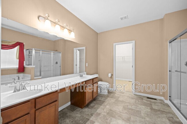 Building Photo - 105 Forest Oaks Dr