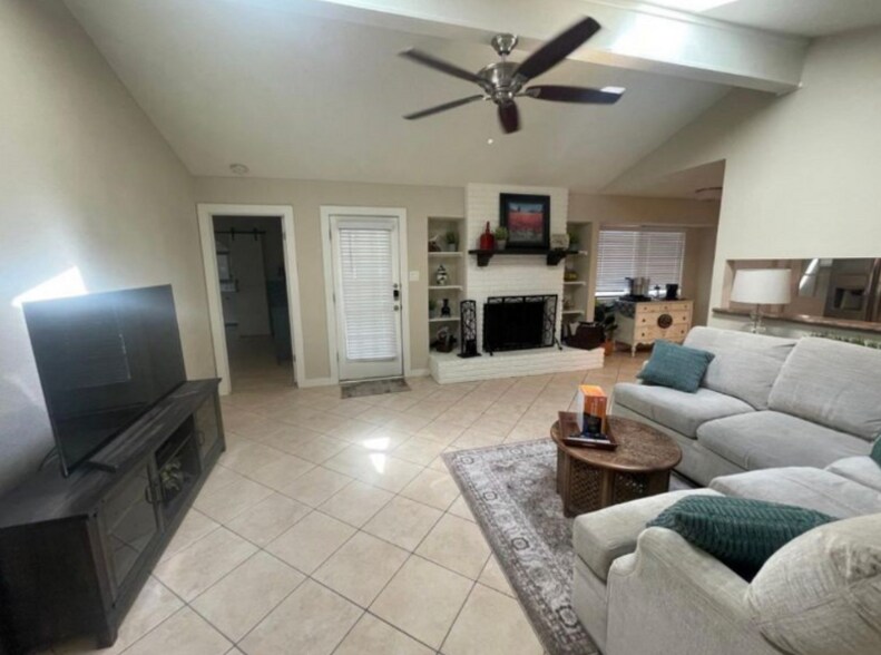 Building Photo - 2611 Woodline St