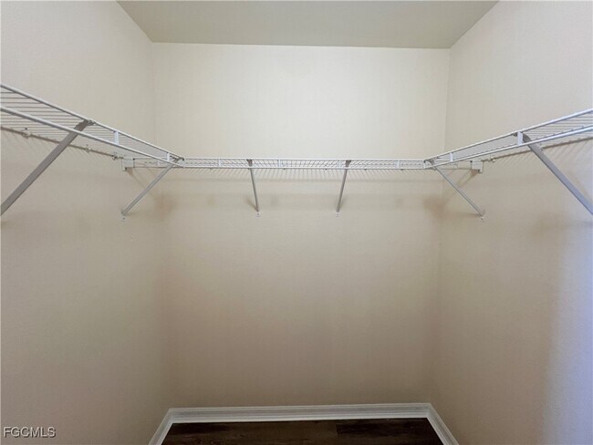 Building Photo - 8470 Kingbird Loop