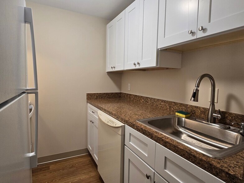 Building Photo - 303 Lowell St