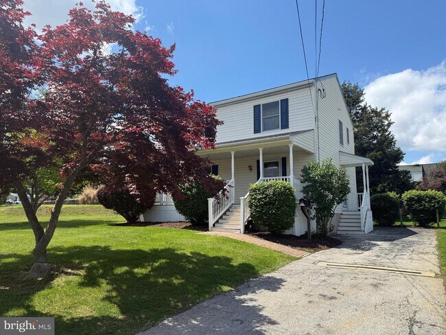 Building Photo - 154 3rd Ave