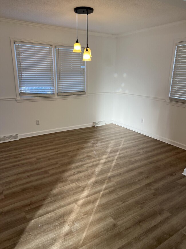 Building Photo - 503 Aspen Way