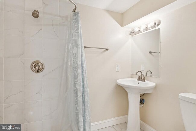 Building Photo - 908 Longfellow St NW