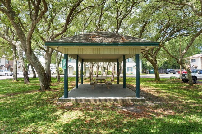 Building Photo - 696 Tyner St