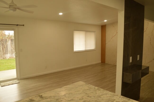 Building Photo - 1074 Plumwood Ct