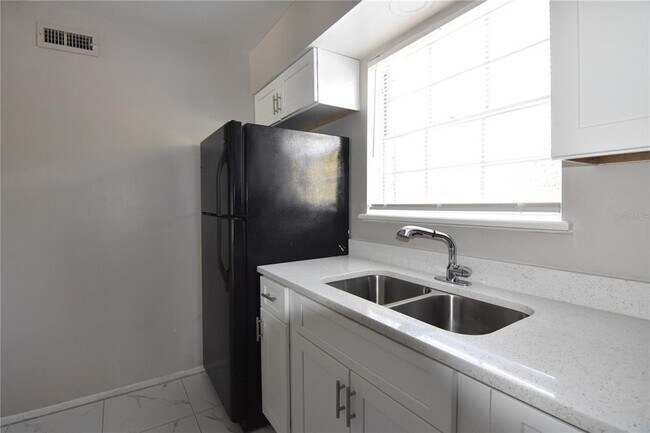 Building Photo - 5317 Curry Ford Rd