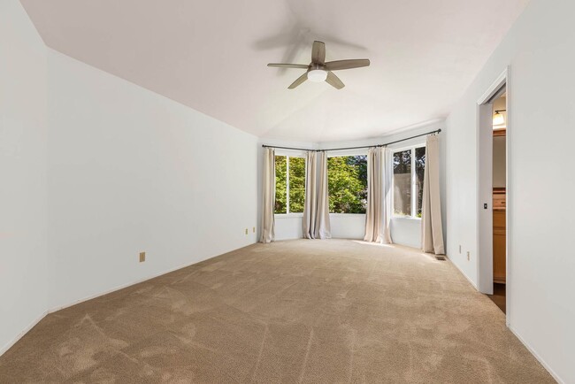 Building Photo - Updated Issaquah Home in Klahanie Neighborhood
