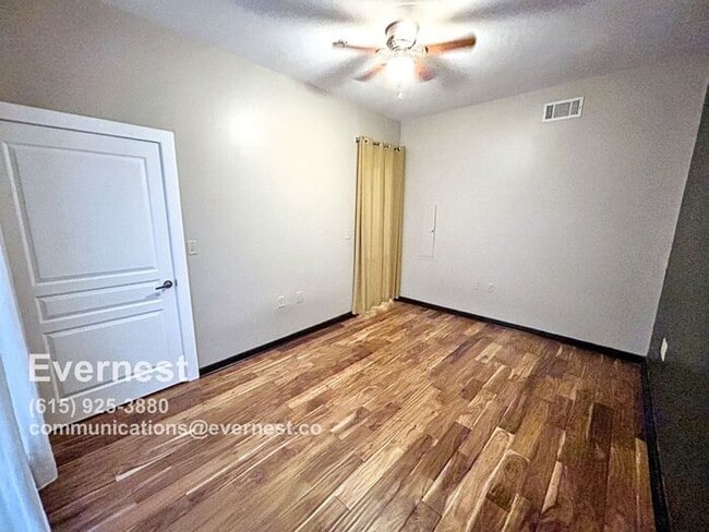 Building Photo - Modern 1-Bedroom Condo with Prime Location...