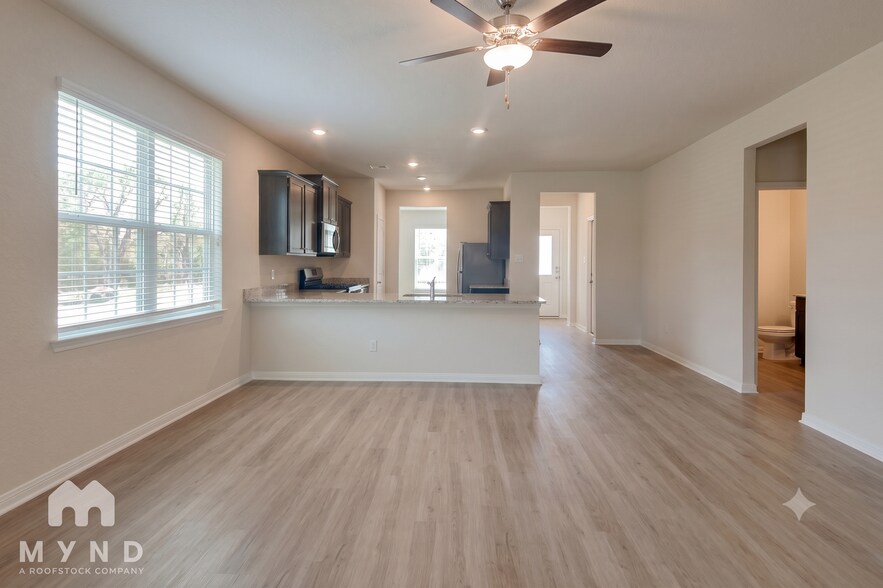 Building Photo - 15475 Maple Ter Dr