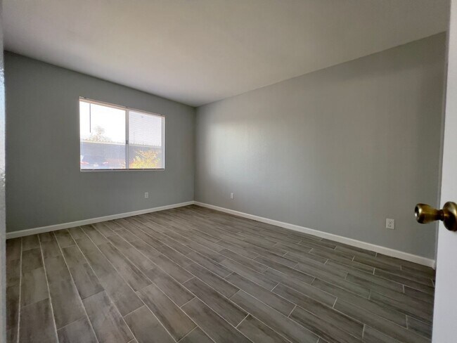 Building Photo - 1025 N Tippecanoe Ave