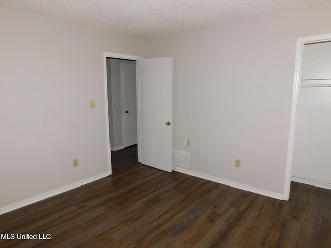 Building Photo - 285 Maidelle Cove