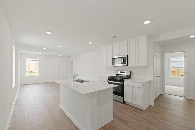 Building Photo - 925 Sutherland Fls St