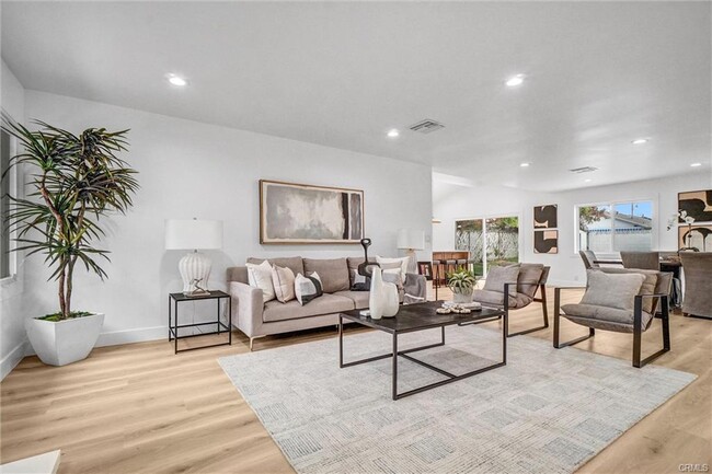 Building Photo - 2842 E Virginia Ave