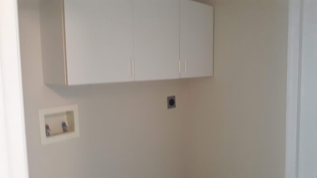 Building Photo - 427 SE 16th St