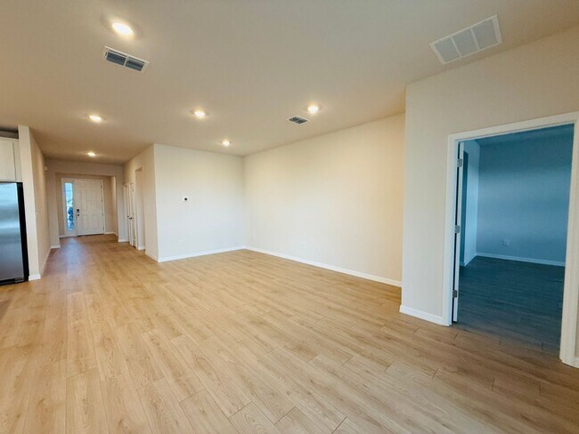 Building Photo - New build -  Be the 1st to move into this 4 bedroom home in Parish!
