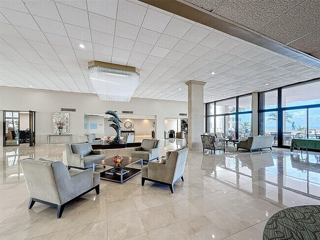 Building Photo - 1147 Hillsboro Mile