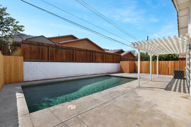 Building Photo - 53405 Avenida Rubio