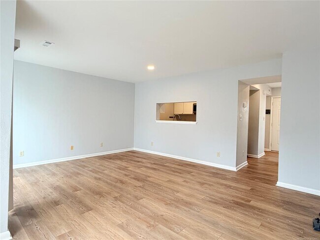 Building Photo - 3872 Staffordshire Ln