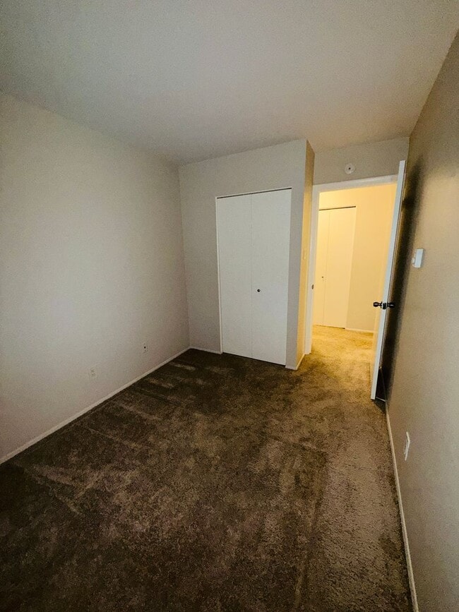 Building Photo - Spacious 2 Bedroom Hazelwood Apartment
