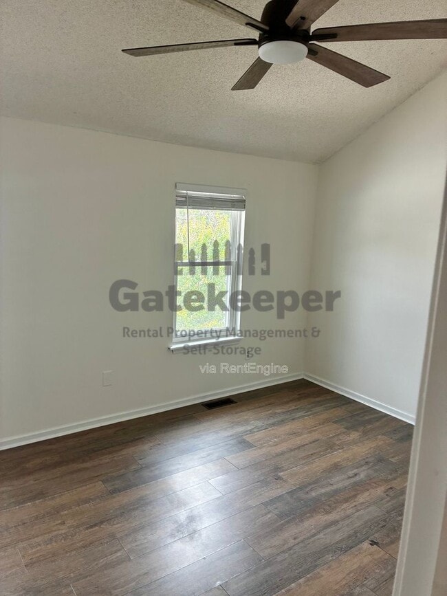 Building Photo - 101 Sandlewood Dr