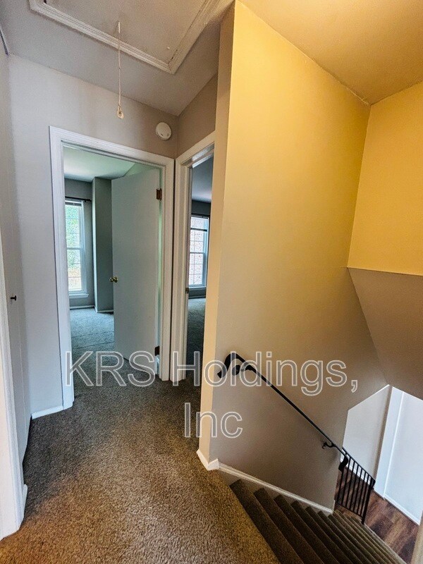 Building Photo - 817 Pleasant St