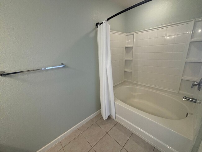 Building Photo - Amazing Neighborhood 3/3 W/Great Amenities!