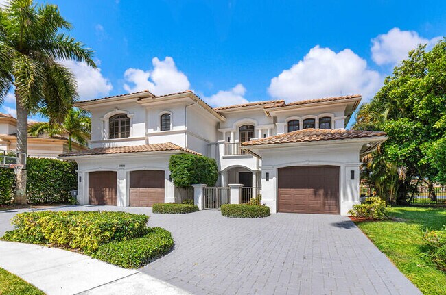 Building Photo - 17895 Cadena Dr