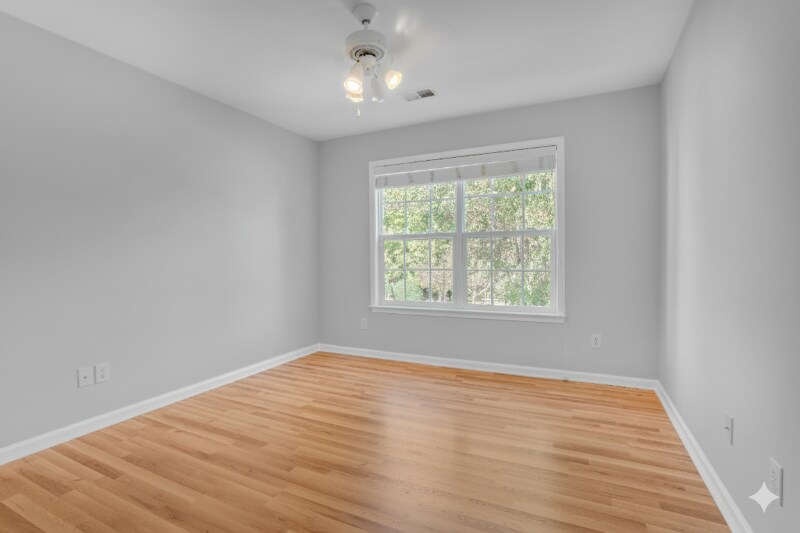 Building Photo - 9237 Bellegarde Dr