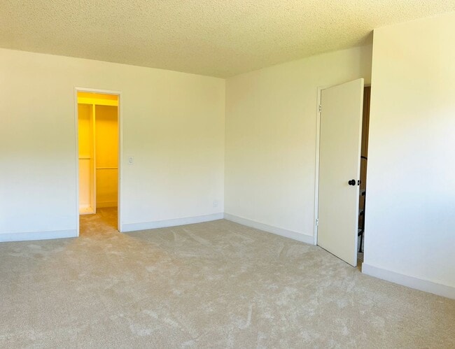 Building Photo - Beautiful 2 bedroom Condo
