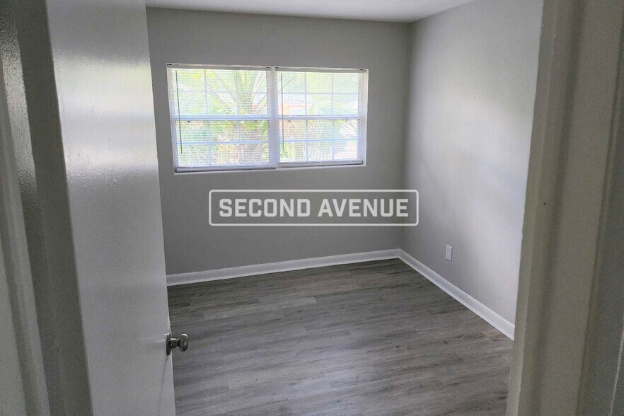 Building Photo - 3015 Lansdell Dr