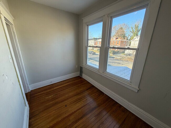 Building Photo - Charming 4bdrm/1.5bth Home Located in Richmond's North Highland Park w/Balcony!!