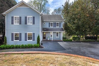 Building Photo - 3211 Circle Oaks Dr SE