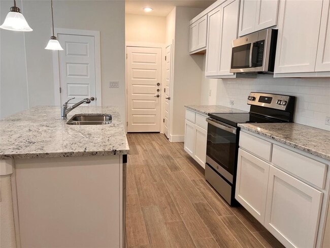 Building Photo - 442 Parkline Dr