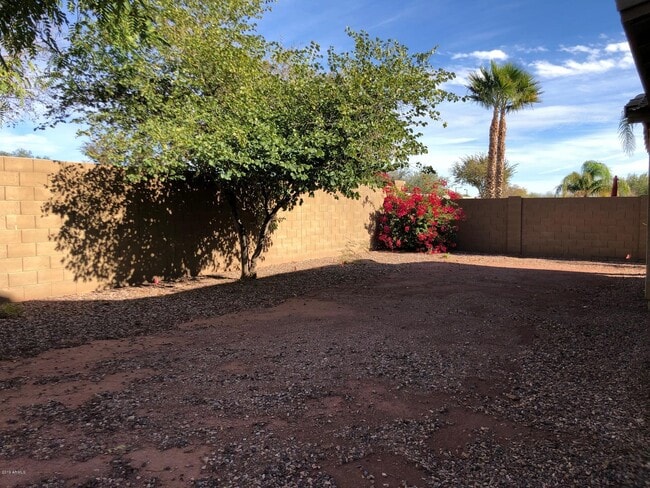 Building Photo - 25879 N Sandstone Way