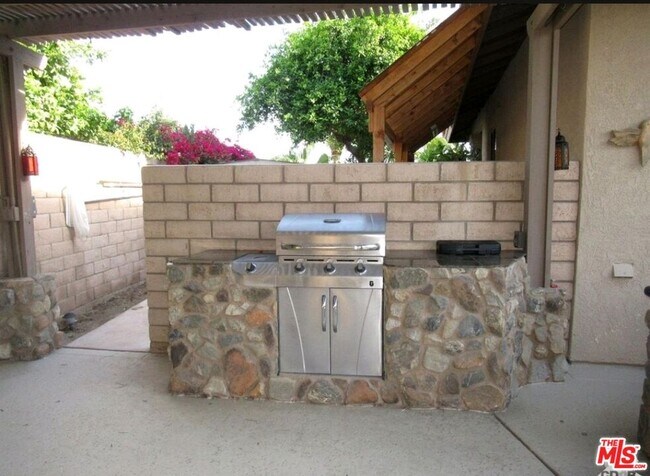 Building Photo - 78920 Skyward Way