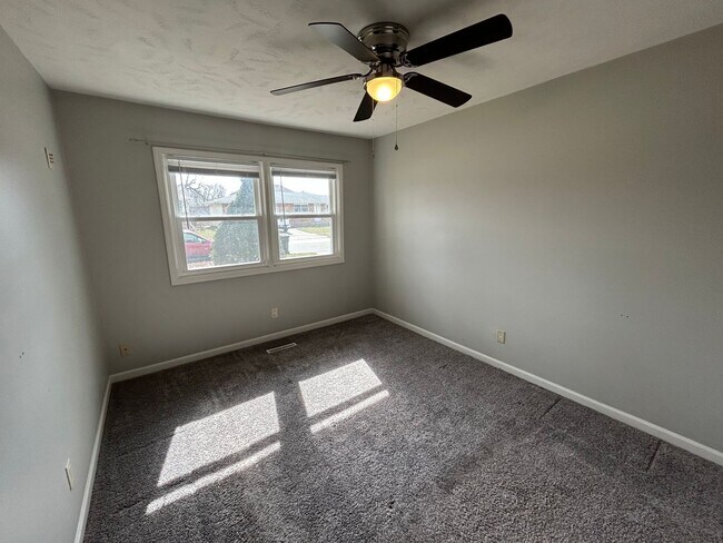 Building Photo - 3 Bedroom, 1 Bathroom Home!