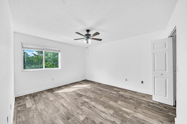 Building Photo - 9580 Weldon Cir