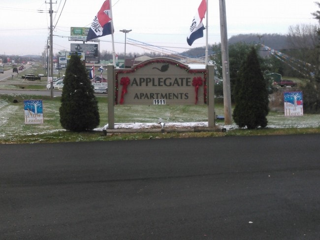 Signage - Applegate Apartments