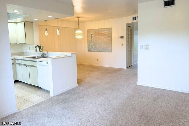 Building Photo - 7360 St Ives Way