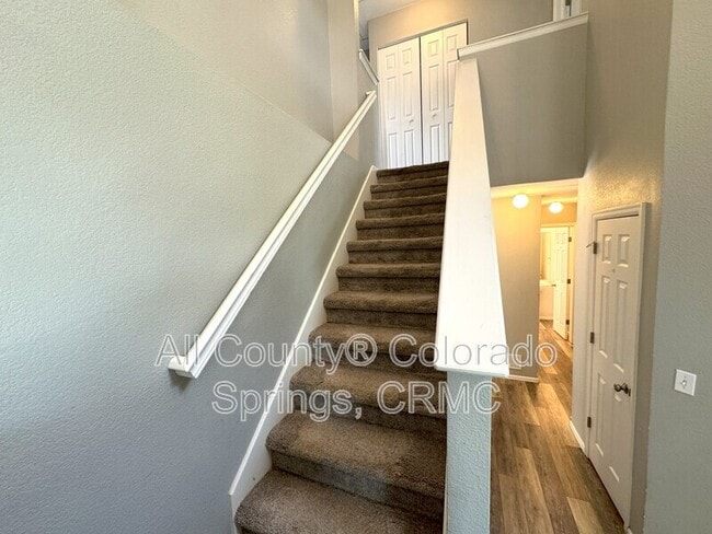 Building Photo - 5859 Instone Cir