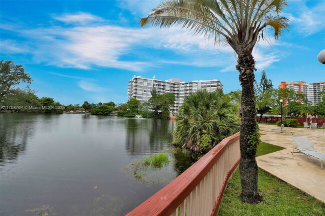 Building Photo - 1300 NE Miami Gardens Dr